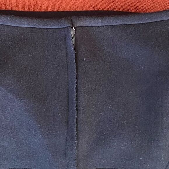 👗Donna Karan Black Skirt with a peek a boo mesh lining at the bottom. Sz 4 EUC! - Picture 7 of 8